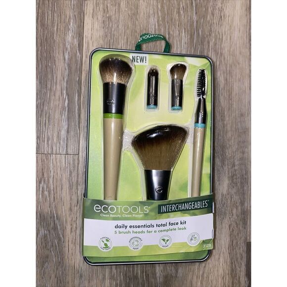 EcoTools DAILY ESSENTIAL TOTAL FACE KIT: ANGLED BRUSH BASE BUFFER SPOOLIE MAKEUP - Picture 1 of 3
